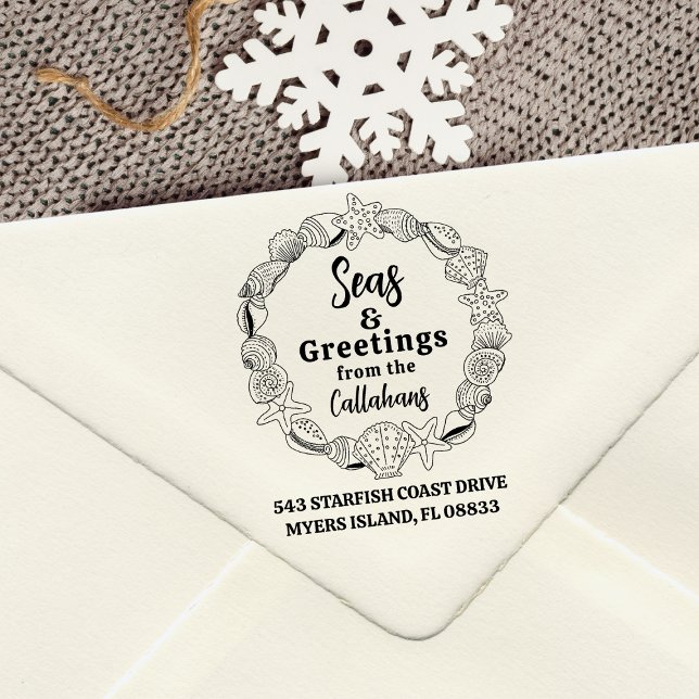 Carimbo De Borracha Seas e Saudações Retorno Endereço Seashell Wreath (Elevate your holiday cards with this beautiful hand drawn seashell wreath return address stamp)