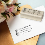 Carimbo De Borracha Vintage Pineapple Rubber Return Endereço Stamp SM<br><div class="desc">Pequeno abacaxi Vintage e seu endereço. Carregue sua própria imagem ou logotipo ou use como está.</div>