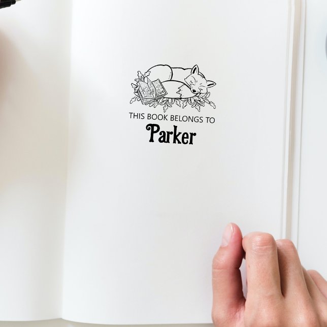 Carimbo De Borracha Woodland Storey Fox Baby Book Stamp (This book belongs to personalized bookplate stamp in the Woodland Storybook Baby Shower Collection.)