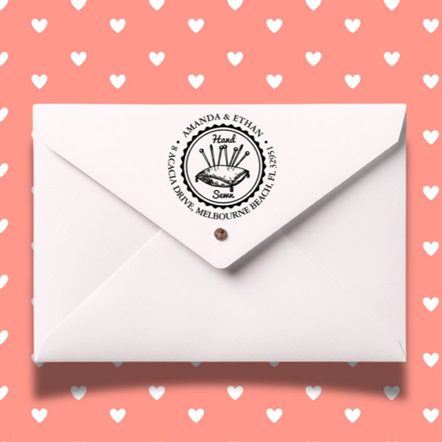 Carimbo do tema de costura manual (Personalize your crafts with a hand sewing theme self-inking stamp.)