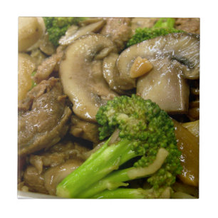 Carne de bovino, brócolis e bagaço de cogumelos