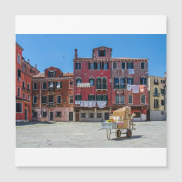 Carrinho com caixas em Veneza