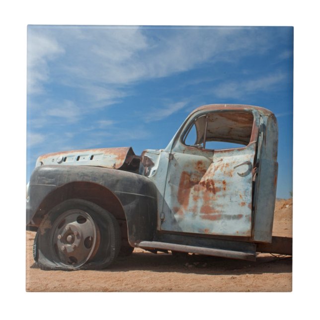 Carro de lixo no deserto (Frente)