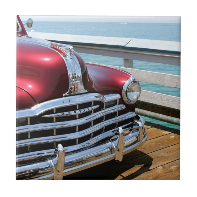 Carro vermelho retro (Frente)