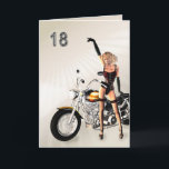 Cartão 18º aniversário, moto e moça<br><div class="desc">18 anos com uma moto. Uma garota ao lado de uma moto apontando para a mensagem de aniversário feliz. A garota está vestindo saltos e um basco. Ela é alta.fina e loira. Um cartão de excelente para o homem que ama suas bicicletas!</div>