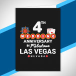 Cartão 4ª Casais de Aniversário de Las Vegas Trip<br><div class="desc">Presente único de 4 anos para marido e esposa ou casal casado levando um final de semana romântico para Las Vegas para celebrar 4 anos de casamento! Novidade lembrando sua viagem de Vegas como uma segunda viagem de lua de mel ou festa de casamento que você nunca teve. Apresenta "4º...</div>