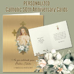 Cartão 50º aniversário do casamento Jubileu Jesus<br><div class="desc">Celebrar um casal especial Aniversário de Casamento com esta bela imagem católica tradicional do Coração Sagrado de Jesus num fundo de cintura dourada. Dentro é um verso das escrituras,  cruz de ouro com anéis de casamento,  e a imagem do Coração Sagrado. Todos os textos e fontes podem ser modificados.</div>