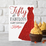 Cartão 50 e fabuloso 50. º aniversário<br><div class="desc">Mande uma saudação de aniversário personalizada com este elegante vestido de brilho vermelho cinquenta e fabuloso cartão de 50 anos. O nome na frente pode ser facilmente personalizado para essa pessoa especial e a mensagem na dentro do cartão também pode ser personalizada.</div>