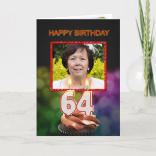 Cartão 64.º aniversário com bolo e velas