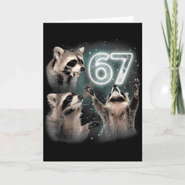 Cartão 67 Meme Racoon Howling At The Moon Six Seven Trash (Frente)