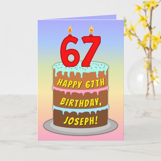 Cartão 67th Birthday — Fun Cake & Candles, w/ Custom Name (Flor Amarela)