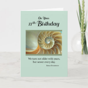 Cartão 77.º aniversário com Spiral Seashell na Carta Verd