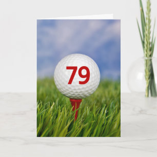 Cartão 79º aniversário da Bola de Golfe no Tee Vermelho