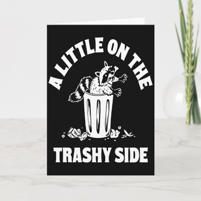 Cartão A Little On The Trashy Side – Funny Raccoon Trash (Frente)