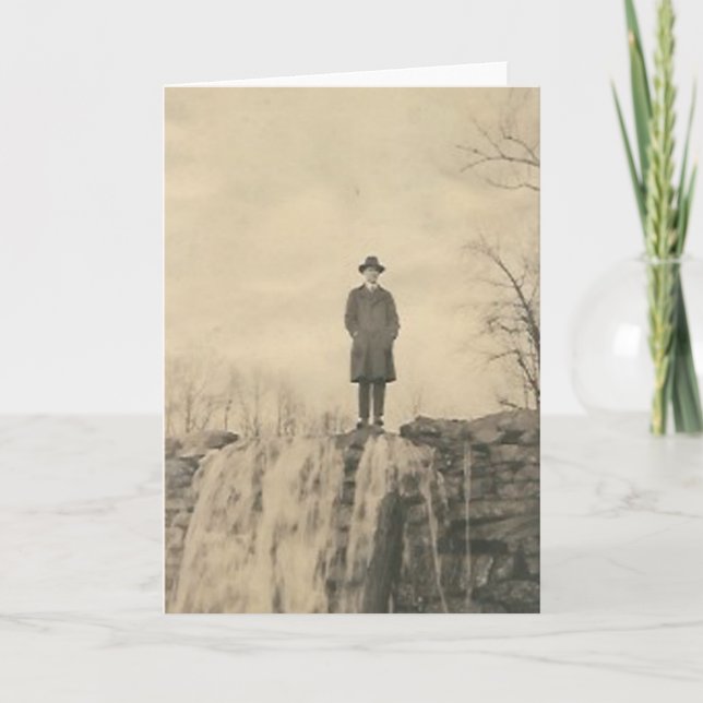 Cartão A man on a cliff (Frente)