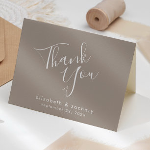 Cartão Agradecimento de Casamento Taupe com Roteiro Moder