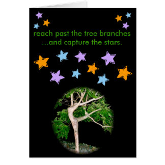 Cartão Alcance após os ramos de árvore…