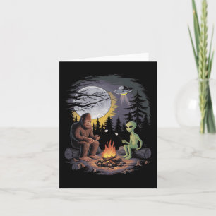 Cartão Alienígena Engraçada E Pé Grande A Caminhar A Lua