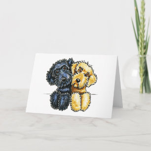 Cartão Amarelo preto de Labradoodles alinhado