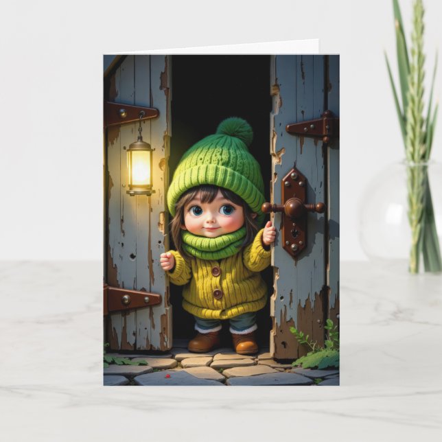 Cartão Aniversário Cute Munchkin por uma velha porta (Frente)