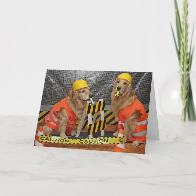 Cartão Aniversário da Construção do Retriever de ouros (Frente)