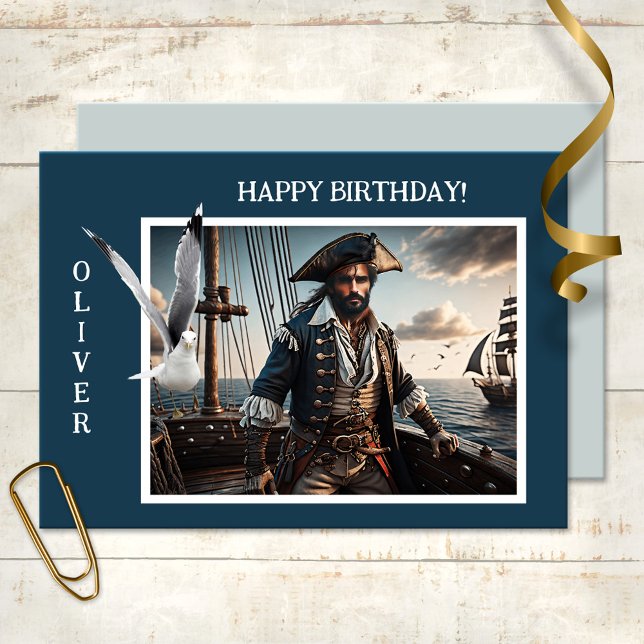 Cartão Aniversário da Diversão Pirata de Seagull Ocean (Birthday card featuring a retro image of a pirate on a clipper with a cute seagull.)