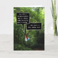 Aniversário da neta, gnomo cómico na floresta