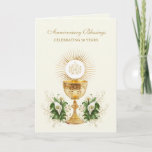 Cartão Aniversário da Ordenação do Padre Católico Deacon<br><div class="desc">Apresentando uma bela imagem católica de um cálice de ouro e do Eucarista. Dentro é um verso das escrituras e palavras de parabéns para um sacerdote ou para um aniversário de ordenação. Todas as fontes podem ser modificadas.</div>