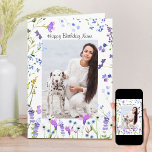 Cartão Aniversário do Delicado Floral de Flor Roxo<br><div class="desc">Simples e delicado, este bonito cartão de aniversário de flores silvestres roxas é decorado dentro e saído com flores silvestres de cor d'água. Você pode personalizar o dentro da frente e da mensagem e adicionar uma de suas fotos favoritas (formato vertical de retrato recomendado). A elegante tipografia feminina na frente...</div>