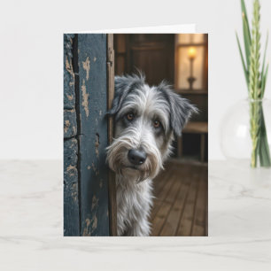 Cartão Aniversário Terrier espiando uma porta