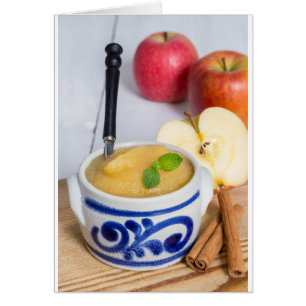 Cartão Aplausos com canela na tigela de stoneware