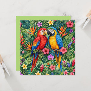 Cartão Araras da Selva Papagaios Alegres Flores Vibrantes