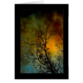 Cartão árvore numa manhã tempestuosa