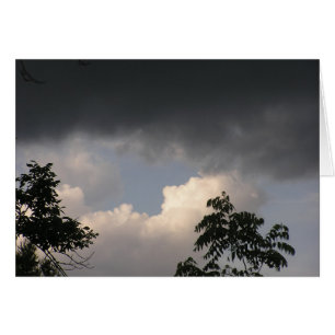 Cartão As nuvens escuras não permanecem por muito tempo