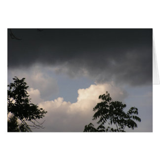 Cartão As nuvens escuras não permanecem por muito tempo