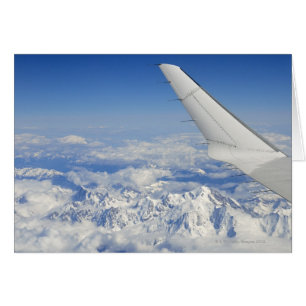 Cartão Asas de avião voador sobre os Alpes franceses,
