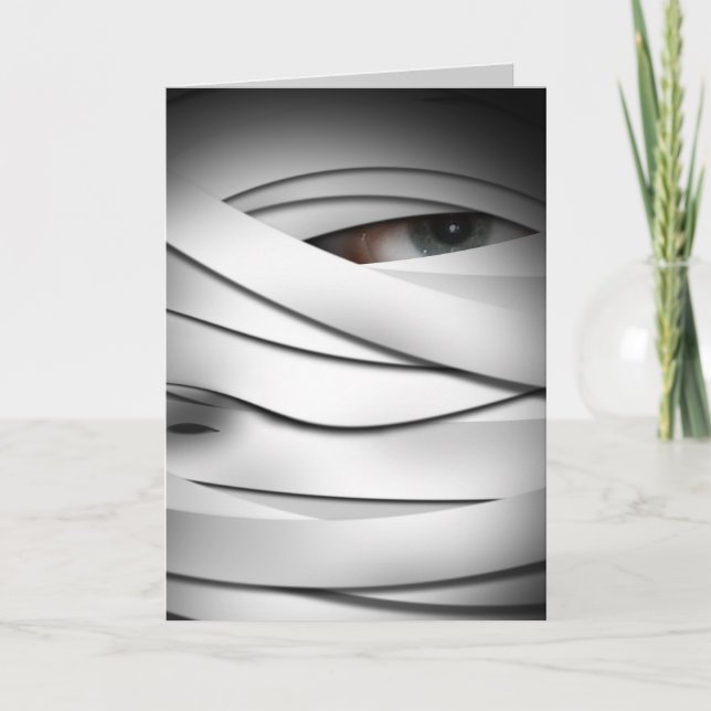 Cartão Assustador Uma Múmia de Halloween Olhada (Frente)