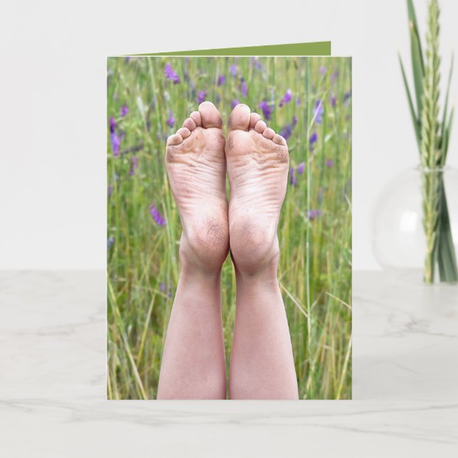 Cartão Bare Feet in wildflowers Birthday (Frente)