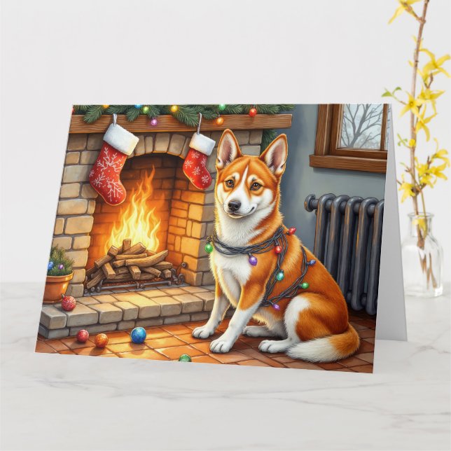 Cartão Basenji Sitting by Fireplace with Christmas Lights (Flor Amarela)
