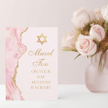 Cartão Bat Dourado Mitzvah Mazel Tov<br><div class="desc">O cor-de-rosa-chic e o ouro enfeitam o lado desta moderna placa de parabéns do Bat Mitzvah. Mazel Tov! Personalize-o sob a Estrela de David. Um cartão bonito para uma família judia na moda que comemora uma garota sendo chamada para a Torá.</div>