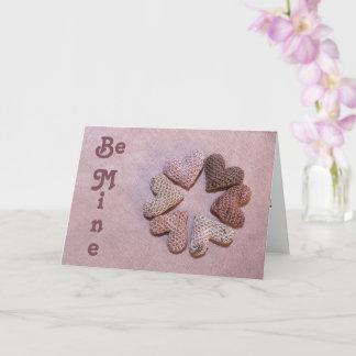 Cartão Be Mine Solar-dyed Crocheted Hearts Valentine Card