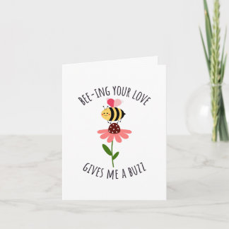 Cartão Bee-ing Your Love Gives Me a Buzz Greeting Card