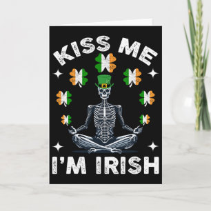 Cartão Beije Me Eu Sou Irlandês Esqueleto Dia de São Patr