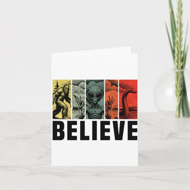 Cartão Believe Bigfoot Alien Loch Ness Monster Funny Retr (Frente)
