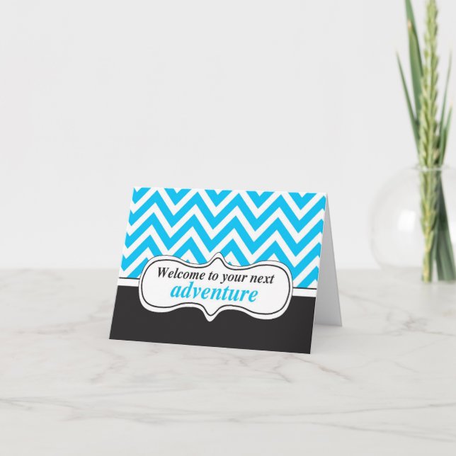 Cartão Bem-vindo à Adventure, novos Parabéns domésticos (Frente)