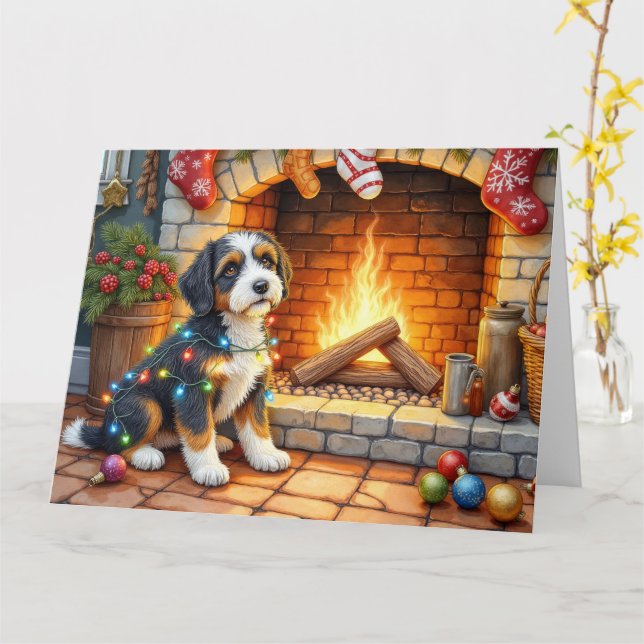 Cartão Bernedoodle Lareira com Luzes de Natal (Flor Amarela)