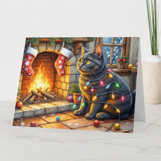 Cartão Black Cat Sitting Fireplace with Christmas Lights (Frente)