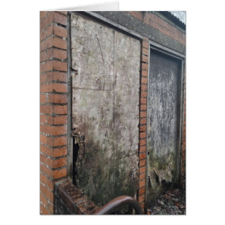 Cartão Boarded Up Urban 2025