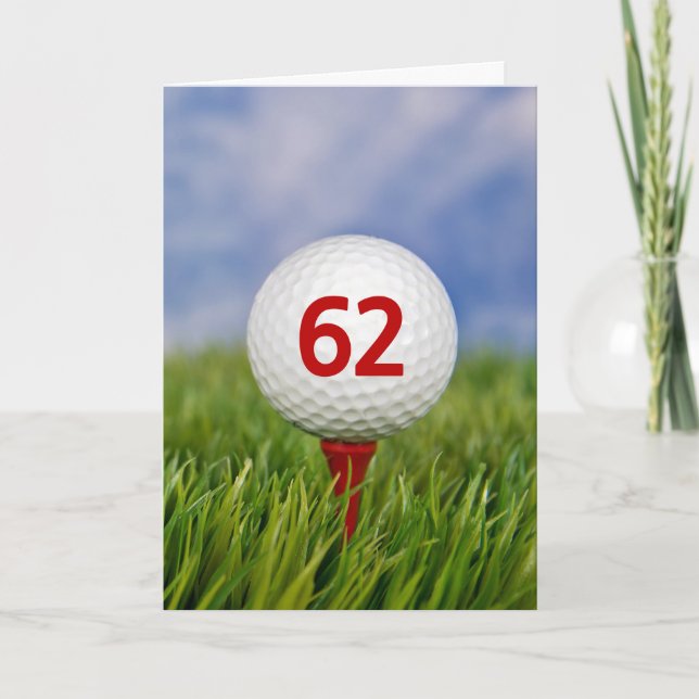 Cartão Bola de Golfe de 62º aniversário no Tee Vermelho (Frente)