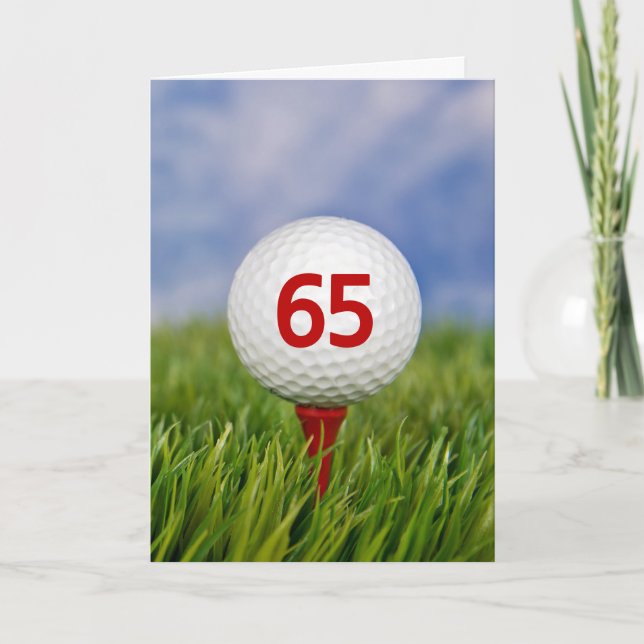 Cartão Bola de Golfe de 65.º aniversário no Tee Vermelho (Frente)
